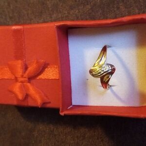 10k Gold Vintage  EXQUISITE Diamond Ring